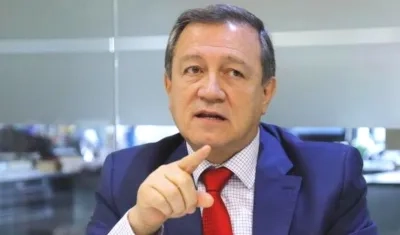Exsenador Ernesto Macías.