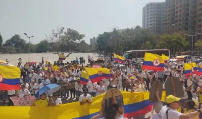 Concentración de opositores en la Plaza de la Paz.