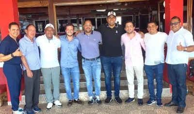 Los precandidatos con directivos de Cambio Radical.