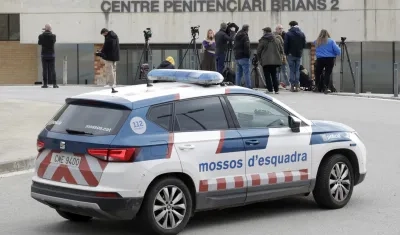 Periodistas se concentraron en las afueras del Centro Penitenciario Brians 2 a la espera del exjugador del Barça Dani Alves, ante el rumor de su posible salida.