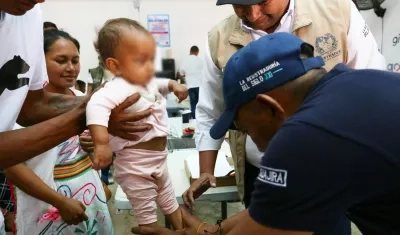 Funcionarios en plena jornada de registro en la Alta Guajira.