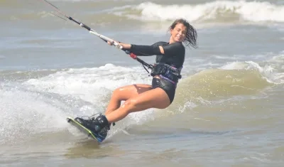 Varios participantes ya entrenan en las playas de Salinas del Rey.  