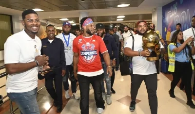 Jugadores de Tigres del Licey a su llegada a República Dominicana.