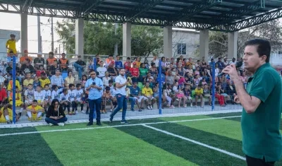 El Alcalde de Soledad, Rodolfo Ucrós, en la entrega del nuevo parque de Villa Katanga.