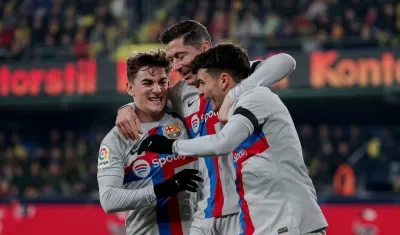 Gavi, Lewandowski y Pedri celebran el gol del triunfo del Barcelona.