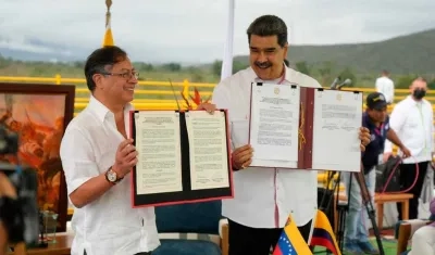 Los Presidentes Gustavo Petro y Nicolás Maduro. 