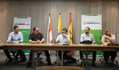 El alcalde Jaime Pumarejo en la reunión con los miembros del Comité Intergremial del Atlántico.