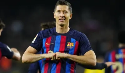 Robert Lewandowski comandará el ataque del Barcelona ante el Manchester United.