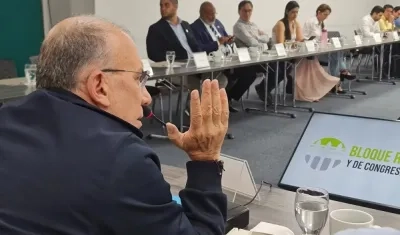 Roy Barreras en reunión de su nuevo partido político, La Fuerza de la paz.