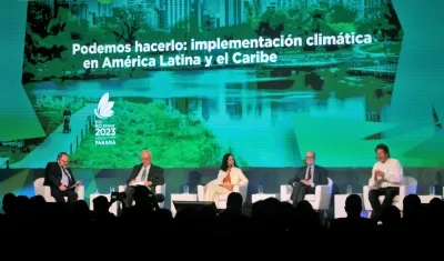 Varios panelistas en uno de los seminarios celebrados durante las reuniones del Banco Interamericano de Desarrollo (BID) este viernes en Ciudad de Panamá