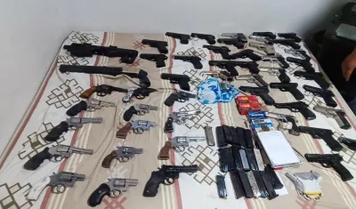 Armas halladas dentro de la vivienda. 