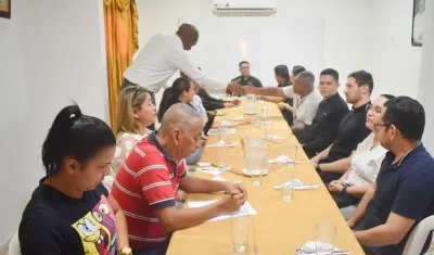 Sacerdotes de las 8 iglesias a intervenir se reunieron con el Alcalde de Malambo.