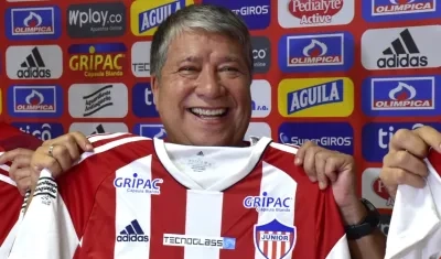 Hernán 'Bolillo' Gómez durante su presentación como DT del Junior.