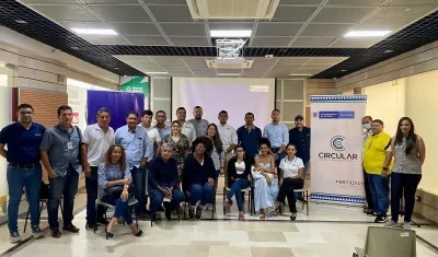 Delegados de Vertical-i, del Ministerio de Ciencia, Tecnología e Innovación y de empresas de la Costa en el lanzamiento de la convocatoria.