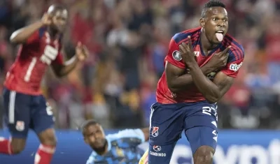 Diber Cambindo celebrando su gol.