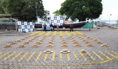La droga incautada por la Armada Nacional.