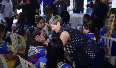 La Primera Dama Verónica Alcocer.