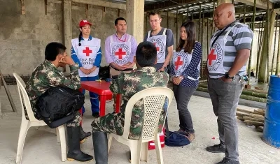 Las dos personas liberadas.