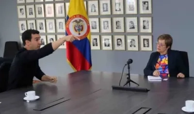 La ministra de Trabajo, Gloria Inés Ramírez, y Simón Borrero, CEO de Rappi. 