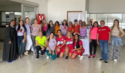 Mujeres en homenaje del poder judicial
