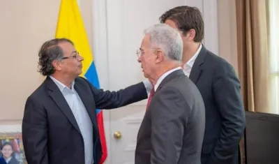 Gustavo Petro y Álvaro Uribe.