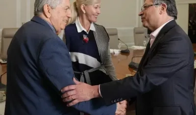 Gustavo Petro reunido con César Gaviria y Dilian Francisco Toro.