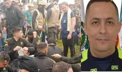 Los policías retenidos y el comandante Javier Antonio Castro.