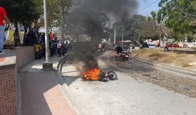 A presunto ladrón le quemaron su moto en La Arboleda