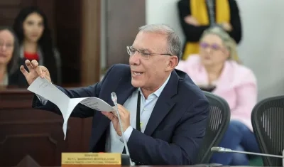 Roy Barreras rompe el texto de la Reforma Política  