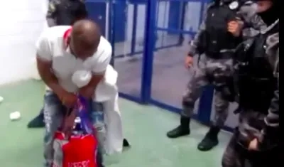 Momento del traslado de alias 'El Negro Ober'.