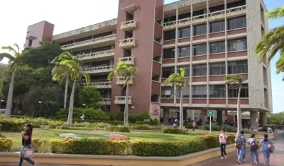 El fallo solamente está dirigido a la Facultad de Ciencias Jurídicas.