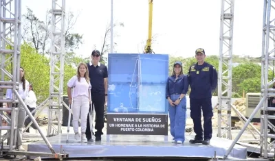 La Gobernadora del Atlántico, Elsa Noguera; el COO de Tecnoglass, Christian Daes; Darla Vargas, gestora social del municipio de Puerto Colombia y Jesús Zambrano Pinzón, capitán del Puerto de Barranquilla.