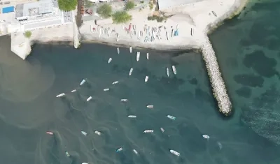 Imagen del vertimiento en la bahía.