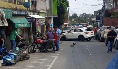Así quedó el vehículo en el que iba el exdiputado Alexis Sánchez y su familia