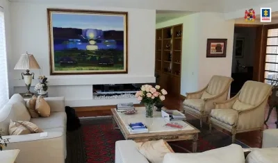 En total fueron ocupados cinco inmuebles rurales y dos urbanos.