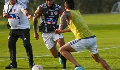 Hernán Darío Gómez llegó el miércoles y de inmediato se puso a trabajar.