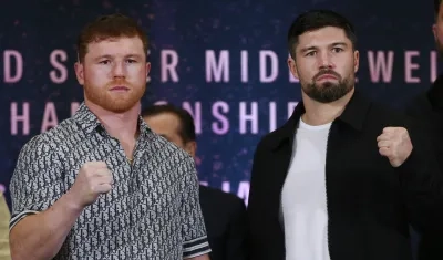 Saúl 'Canelo' Álvarez y John Ryder durante la presentación de su combate en San Diego.