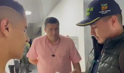 Daniel Cataño cuando era notificado del proceso en su contra.