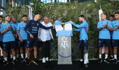Lionel Messi, Claudio Tapia y Lionel Scaloni durante el acto en el predio de Ezeiza.