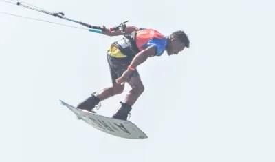 El Mundial de Kitesurf finalizará este sábado en Salinas del Rey.