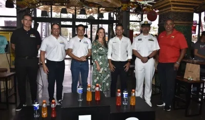 Edgardo Pantoja, Eduardo Crissien, Tito Crissien, Kathy López, Gabriel Berdugo, Juan Guerrero y Orlando Ibarra, durante el lanzamiento de la carrera.