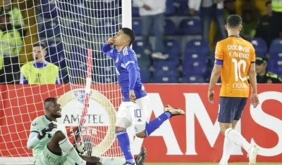 Daniel Cataño festeja el segundo gol de Millonarios ante Universidad Católica.