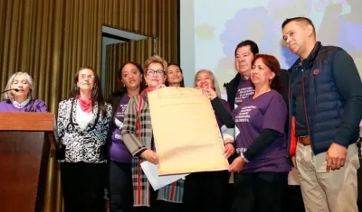 La Ministra de Trabajo, Gloria Ramírez, en un diálogo que sostuvo con 400 mujeres de diferentes centrales obreras del país.