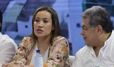 La ministra de Salud, Carolina Corcho, y Ulahi Beltrán, superintendente de salud.