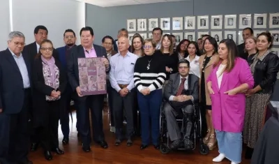 La Ministra de Trabajo, Gloria Inés Ramírez, junto a empresarios y trabajadores.