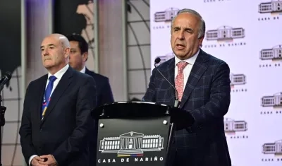 El ministro de Transporte, Guillermo Reyes, en la declaración oficial sobre Viva Air.