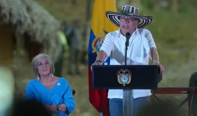 El presidente Petro durante la entrega de tierras en Montería.