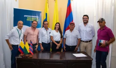 Participantes en la firma del convenio de cooperación. 