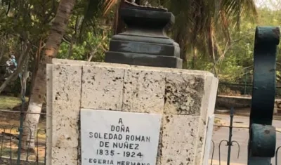 Así quedó la base sobre la que estaba el busto a Soledad Román