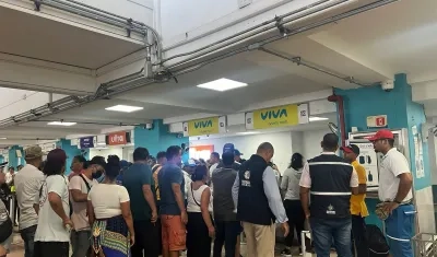 Este miércoles en la noche deben salir otros 180 pasajeros en otro vuelo desde San Andrés.